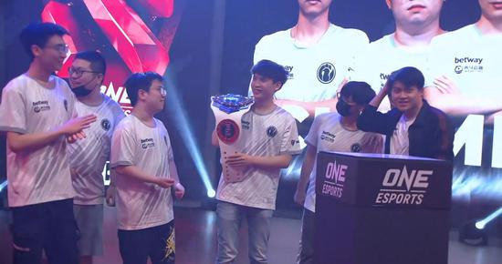 成都AG超玩会创造历史夺得2025 KPL春季赛四连冠